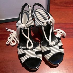 Wooden platform wedge sandals size 8M